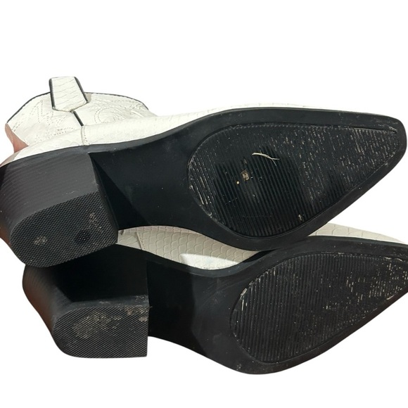 JustFab Sydney Western  White Textured Ankle Boot Sz 8 - Picture 15 of 16